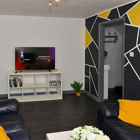 Perfect For Contractors, Tvs In Every Bedroom Craigavon Esterno foto