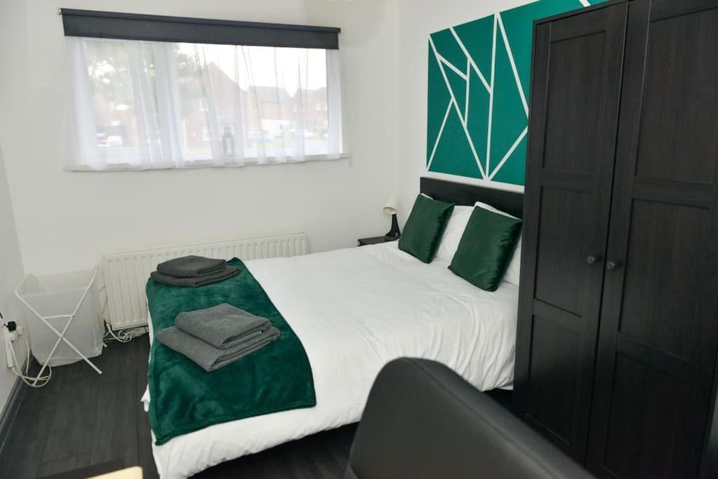 Perfect For Contractors, Tvs In Every Bedroom Craigavon Esterno foto