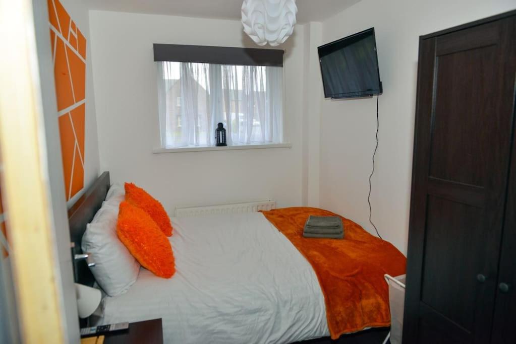 Perfect For Contractors, Tvs In Every Bedroom Craigavon Esterno foto