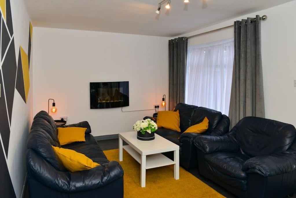 Perfect For Contractors, Tvs In Every Bedroom Craigavon Esterno foto